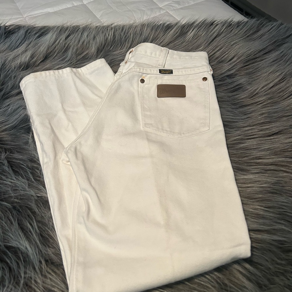 White wrangler jeans